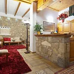 Artemis Hotel