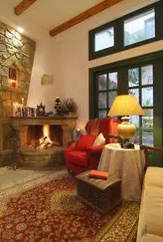 Artemis Hotel